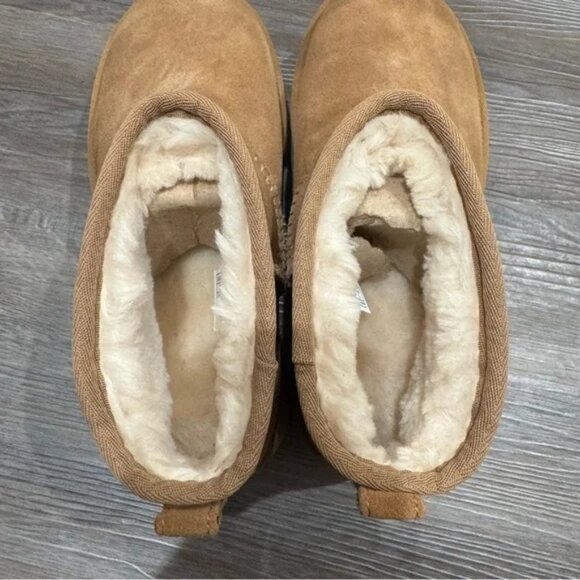 UGG Australia Classic Ultra Mini Platform Boots - Picture 4 of 8